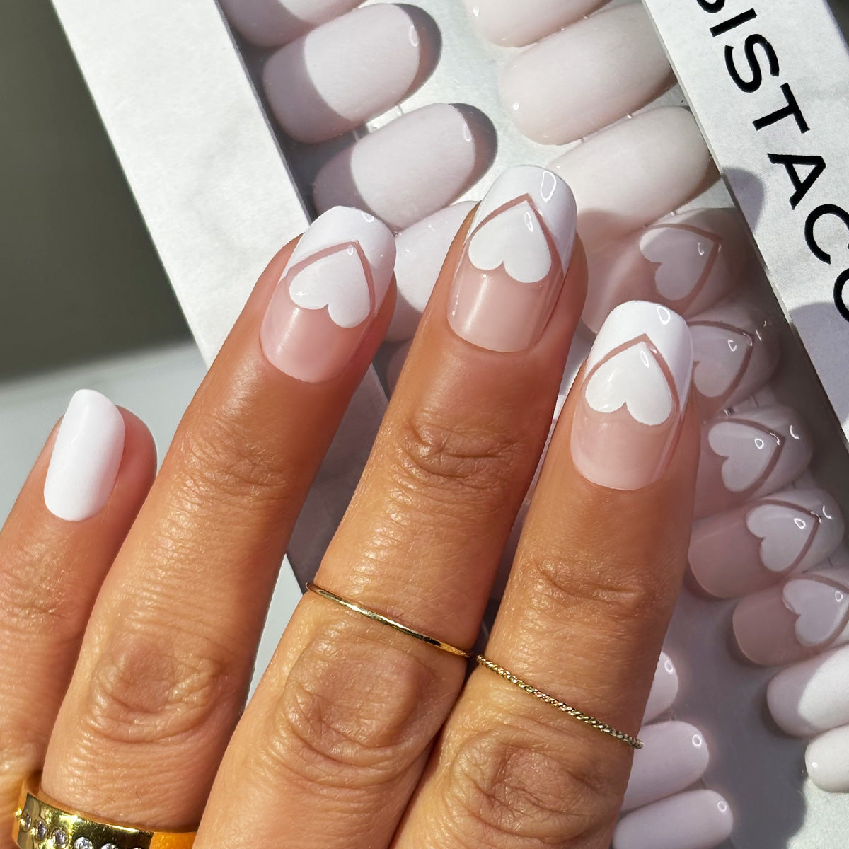 Elegant Love - Oval Medium - Sustainable Nails