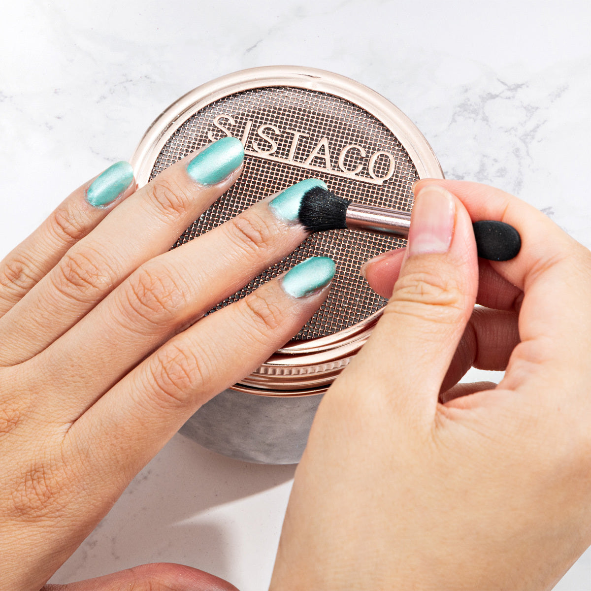 Tool to apply nail powder with accuracy and reuse access powder